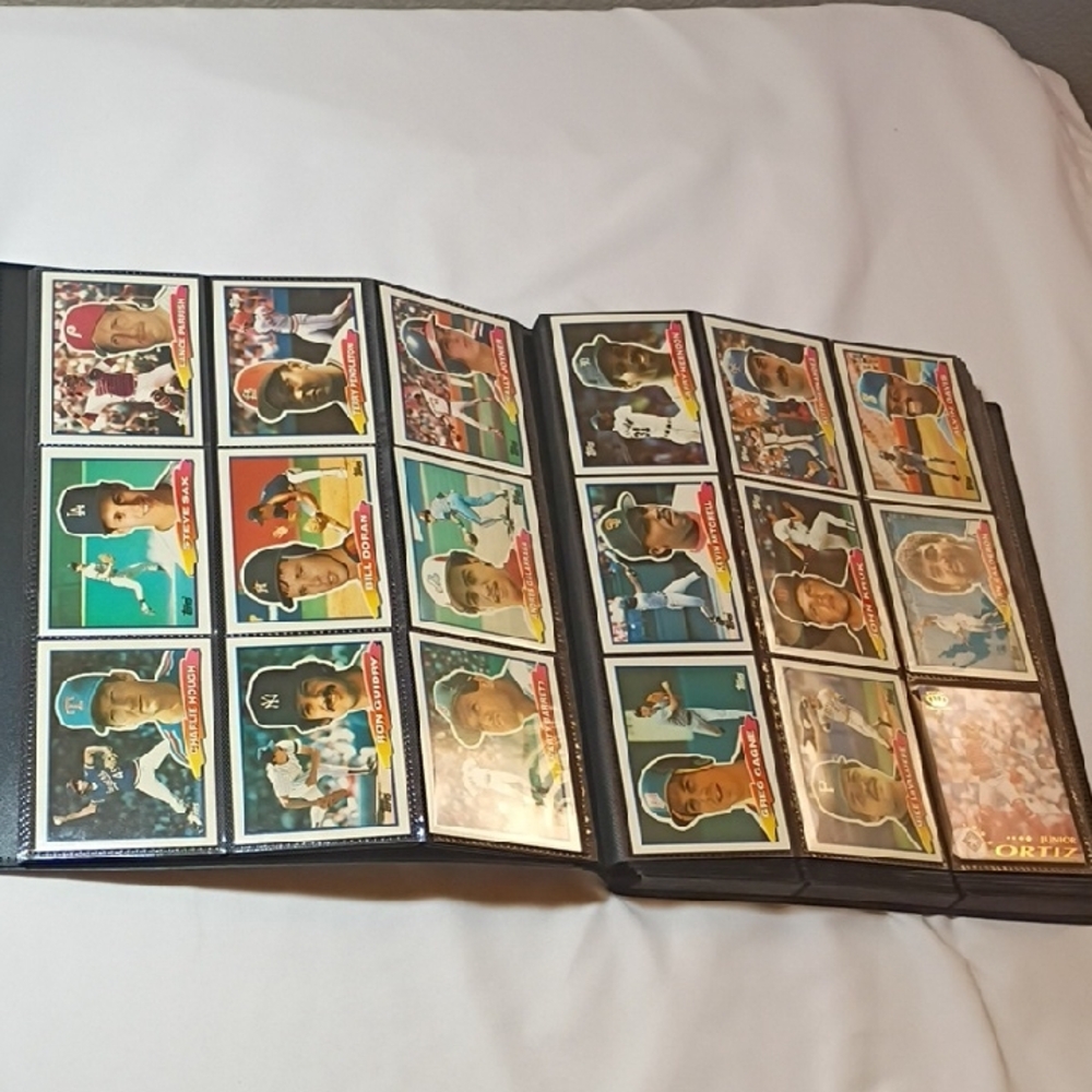 Topps Baseball Trading Cards Black Blue Green Red Accents